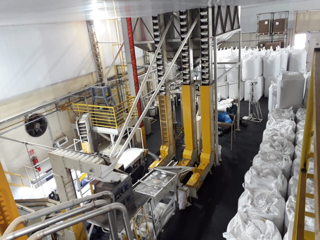 Linha industrial de envase e movimentação de big bags
